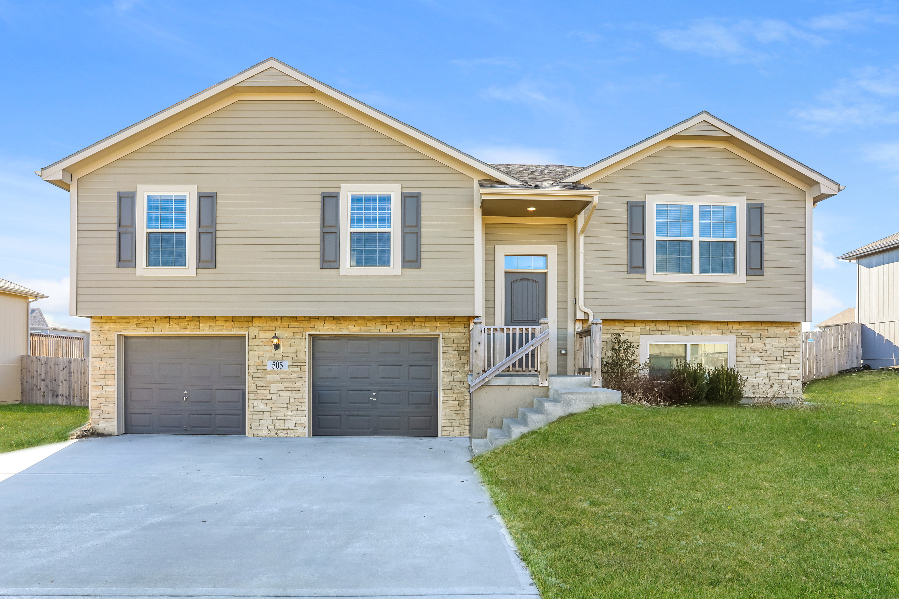 505 NE 192nd St Smithville, MO 64089